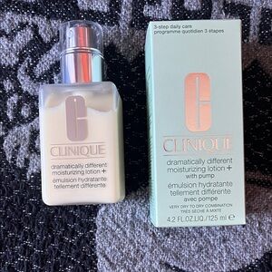 Clinique Moisturizing Lotion Plus with Pump - Cream and Mint